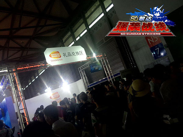 日本著名声优古谷徹老师现身于万代南梦宫主舞台,古谷徹的现身让整个N5展区的氛围顿时进入了高潮。